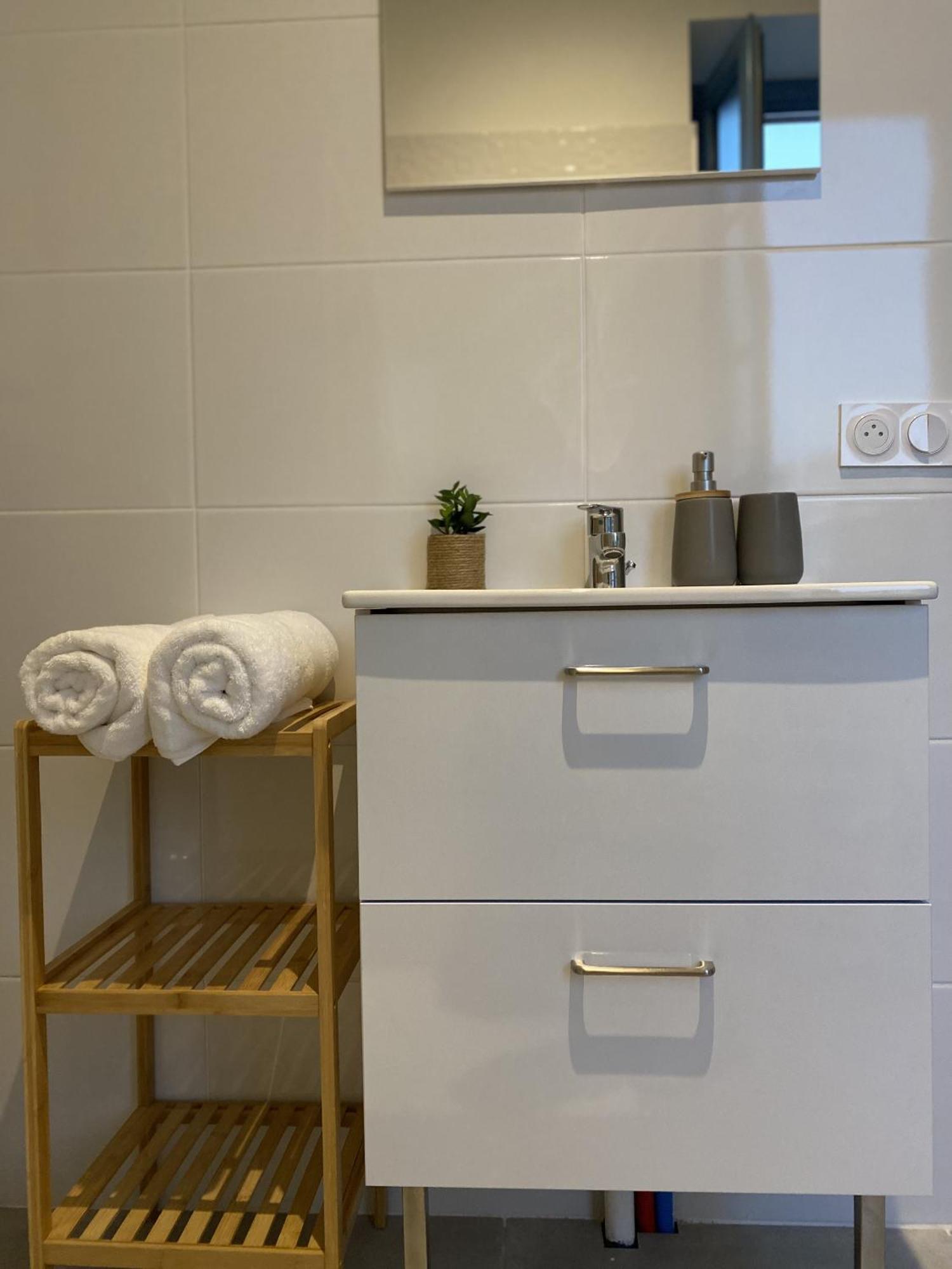 Le Jules Appart'Hotel Romans-sur-Isere Ruang foto