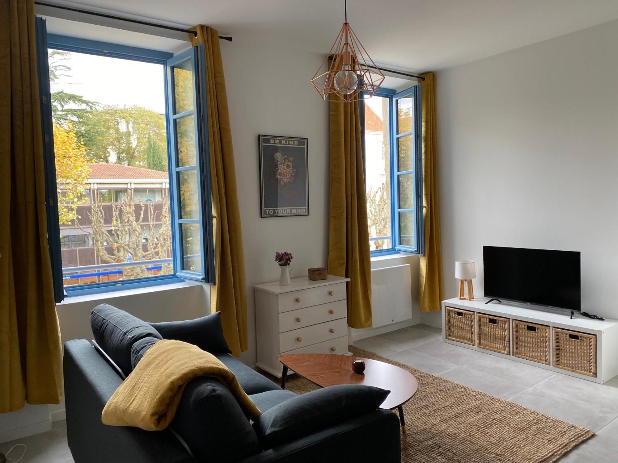 Le Jules Appart'Hotel Romans-sur-Isere Bagian luar foto