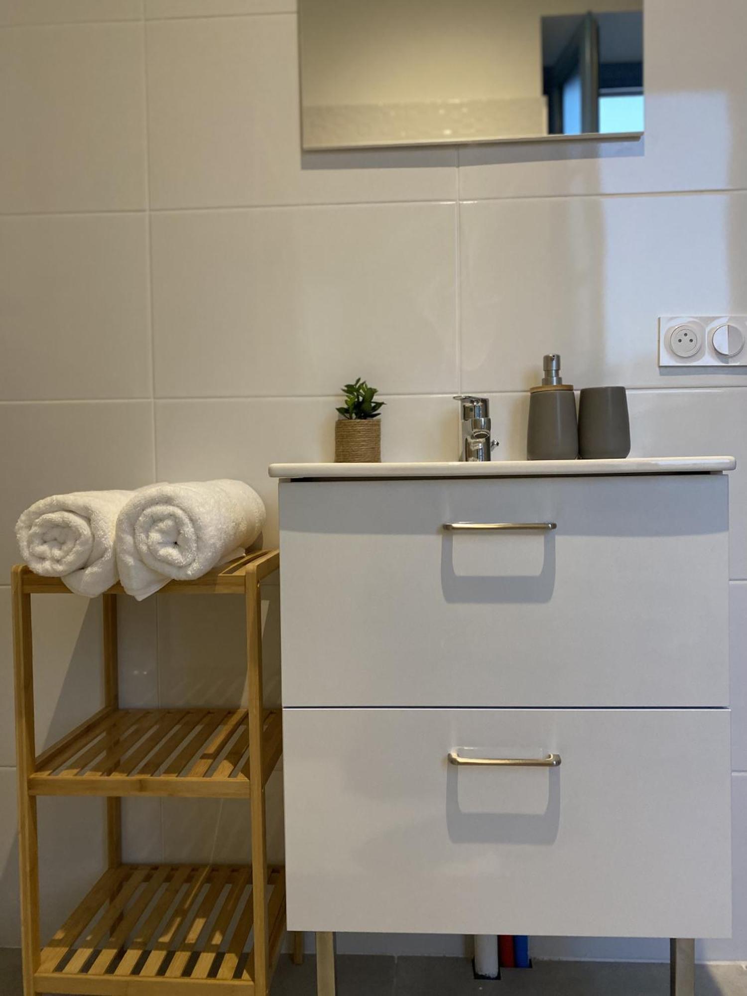 Le Jules Appart'Hotel Romans-sur-Isere Bagian luar foto