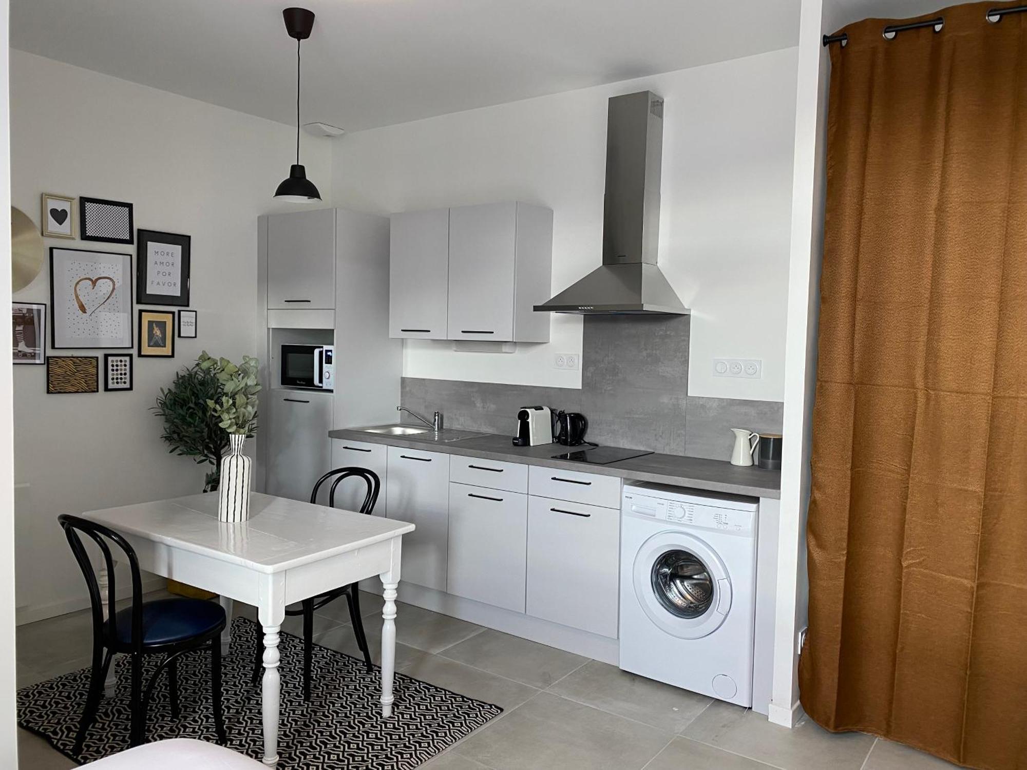 Le Jules Appart'Hotel Romans-sur-Isere Bagian luar foto